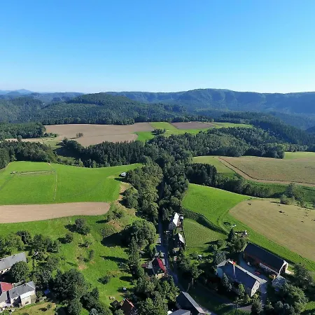 In Saechsischer Schweiz Am Wasserfall アパート *