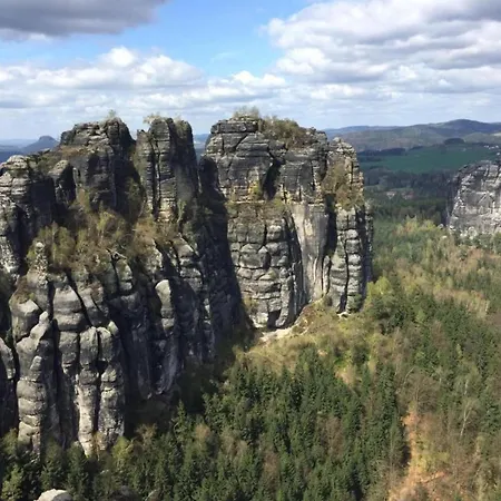 In Saechsischer Schweiz Am Wasserfall アパート *